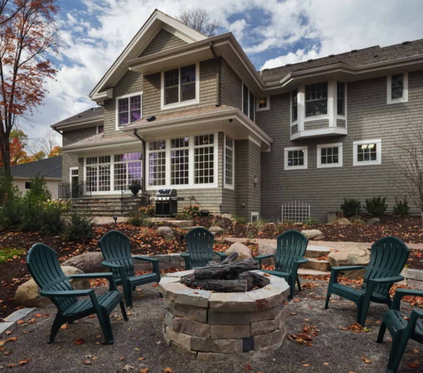 traditional-lake-house-patio