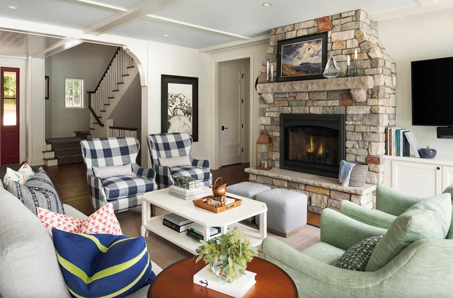 lake-house-beach-style-living-room