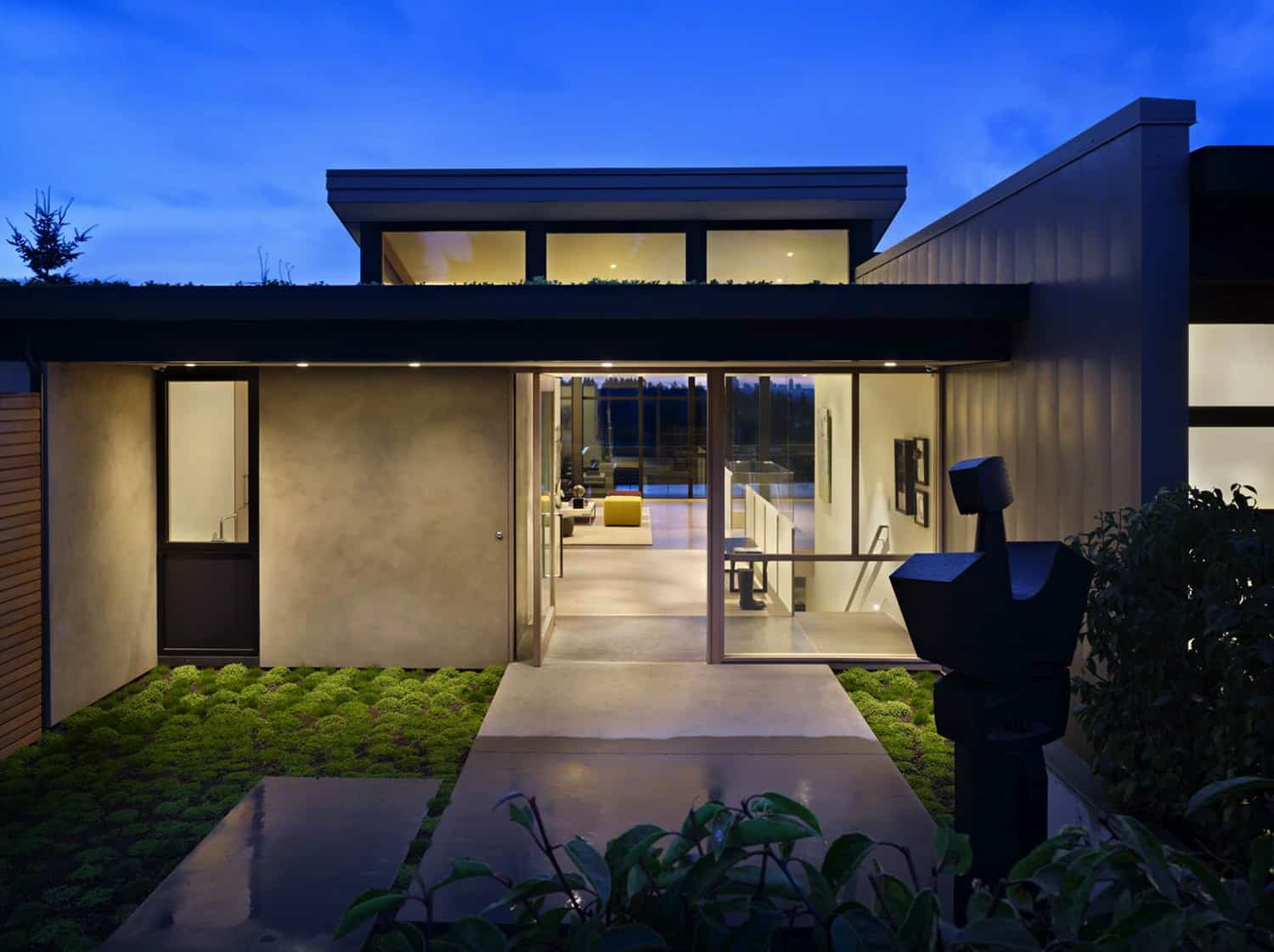 modern-hillside-home-exterior