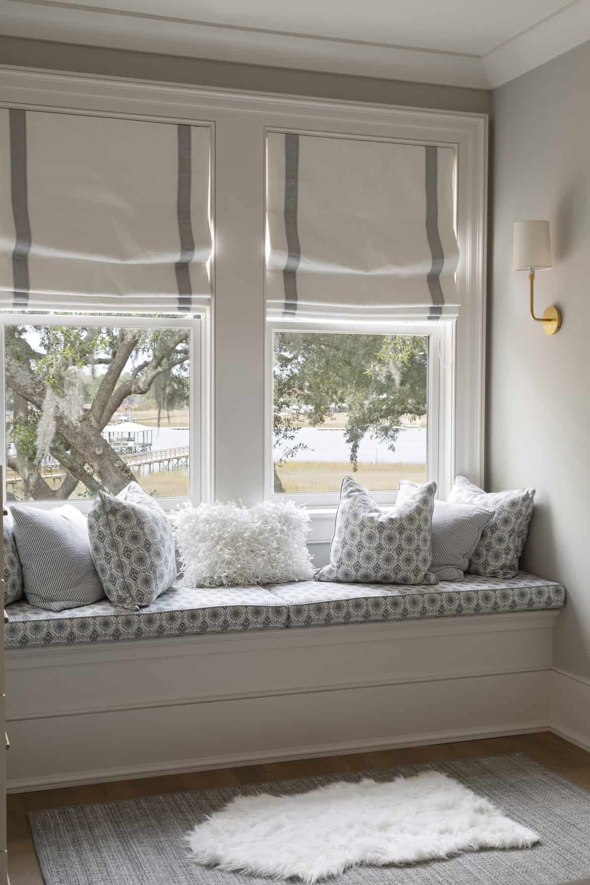 coastal-style-bedroom-window-seat