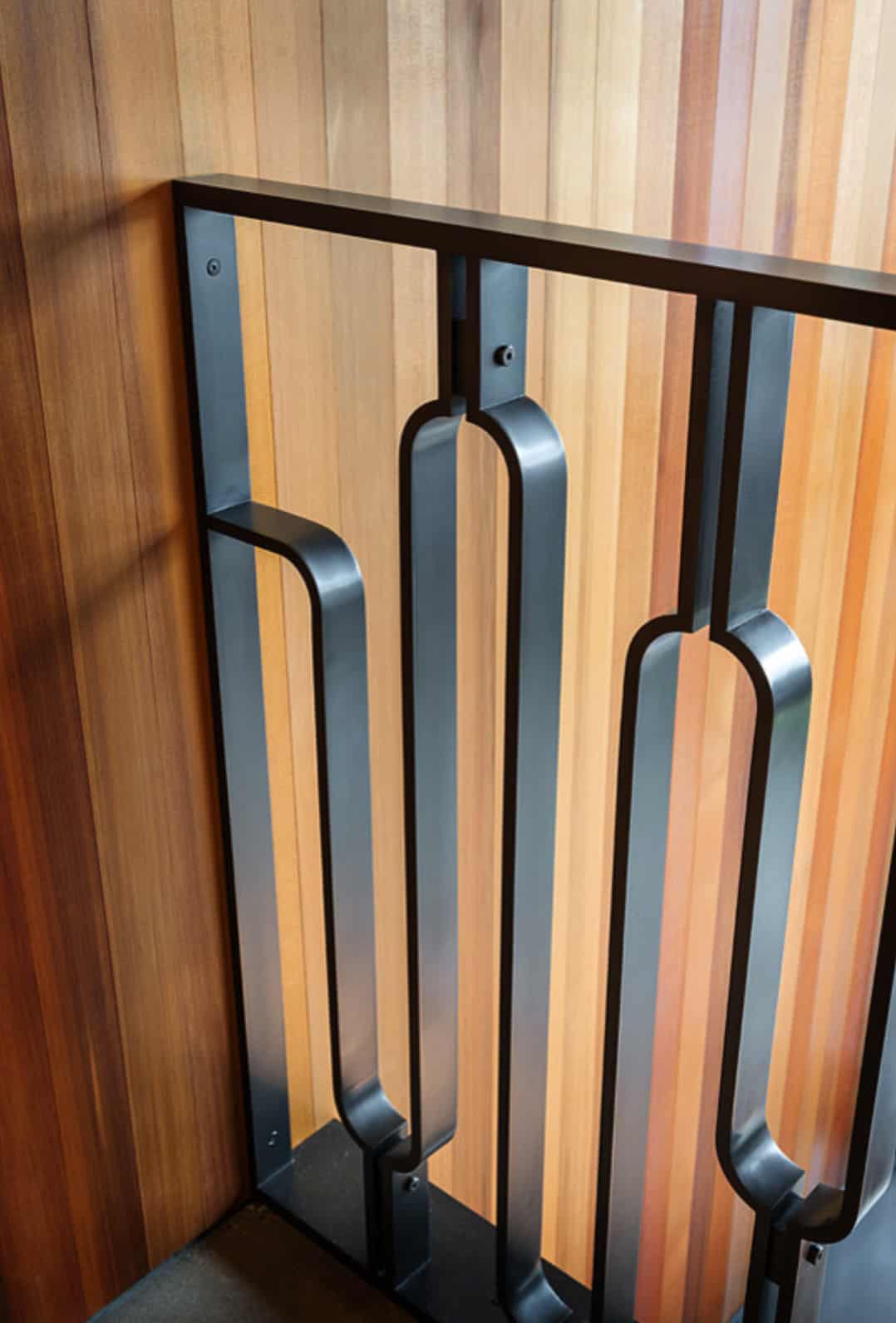 modern-staircase-handrail-detail