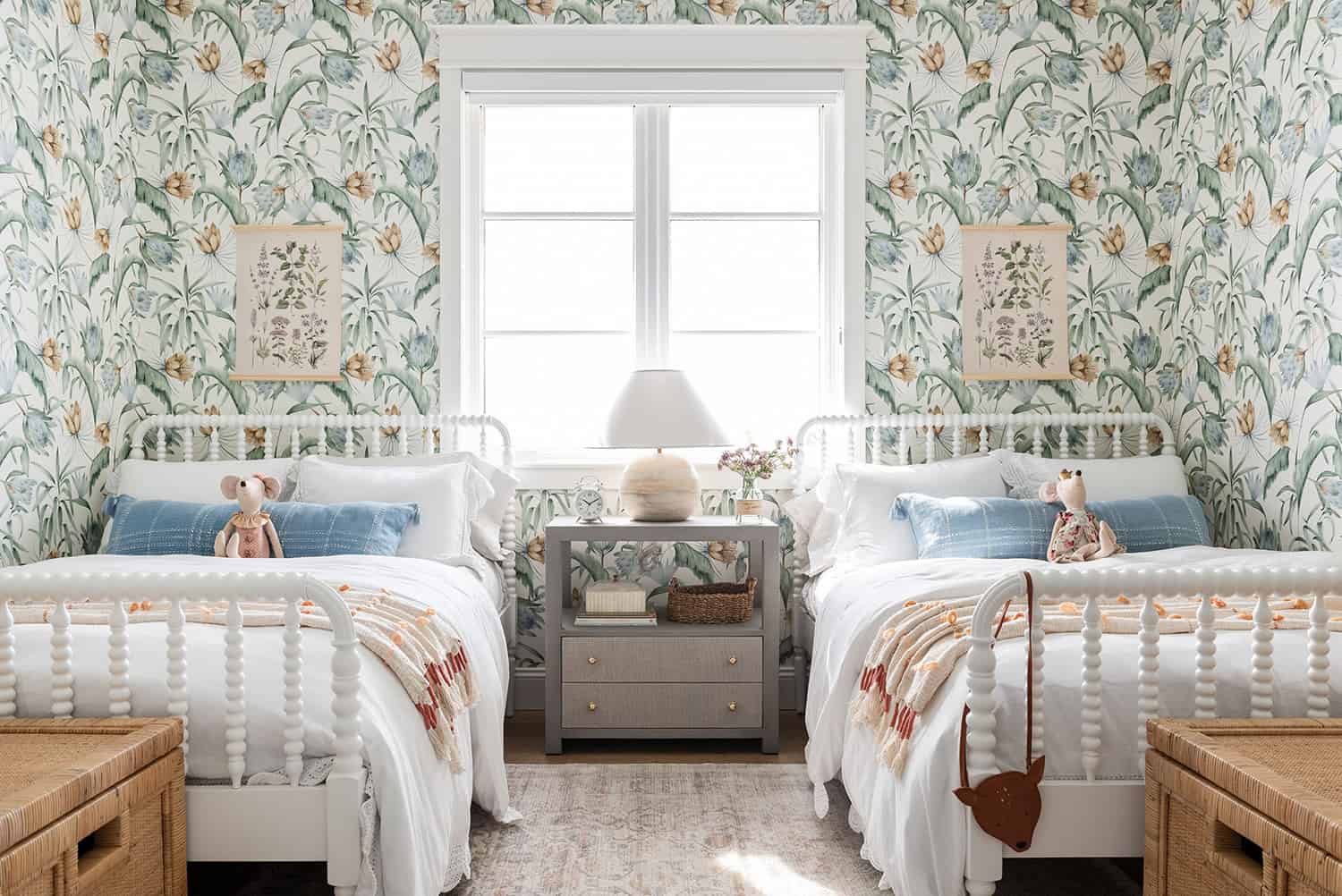 farmhouse-style-girls-bedroom