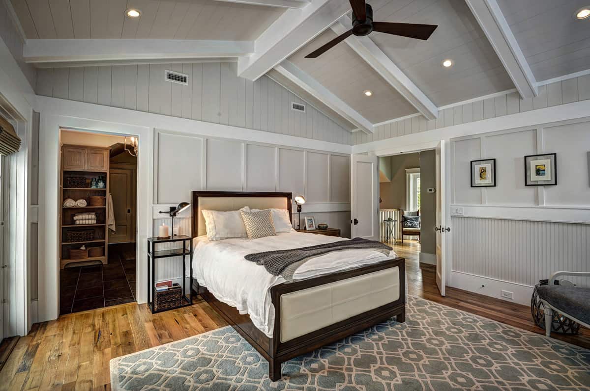 beach-house-beach-style-bedroom