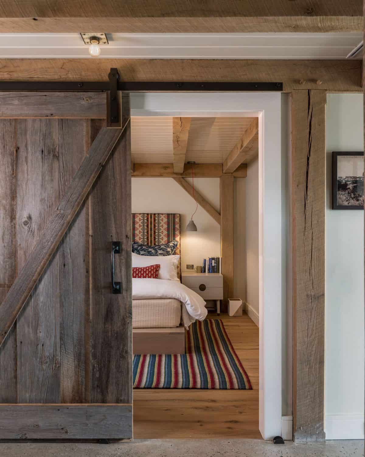 beach-barn-bedroom-entryway-with-sliding-barn-door