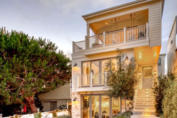 featured posts image for See this stunningly beautiful coastal style farmhouse in Manhattan Beach