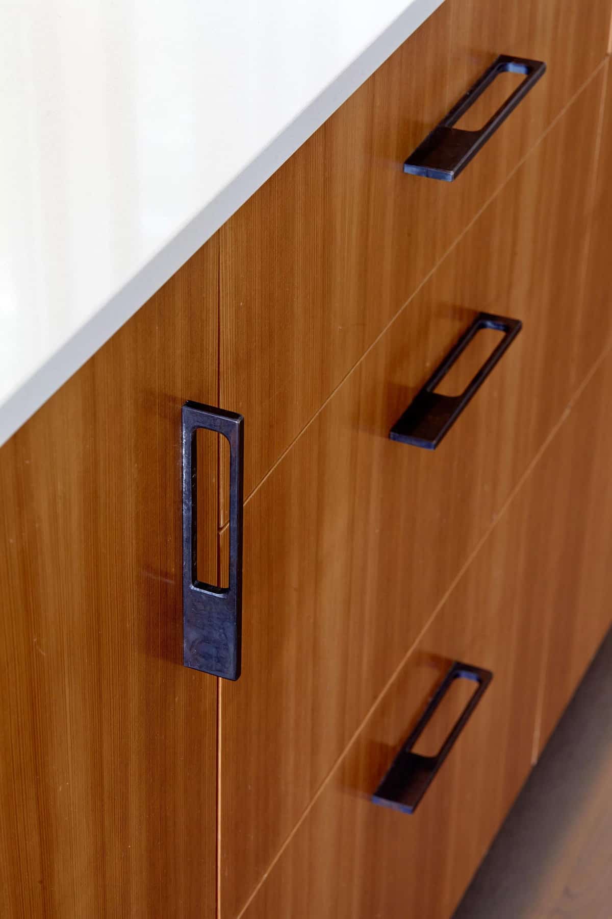 contemporary-kitchen-cabinet-detail