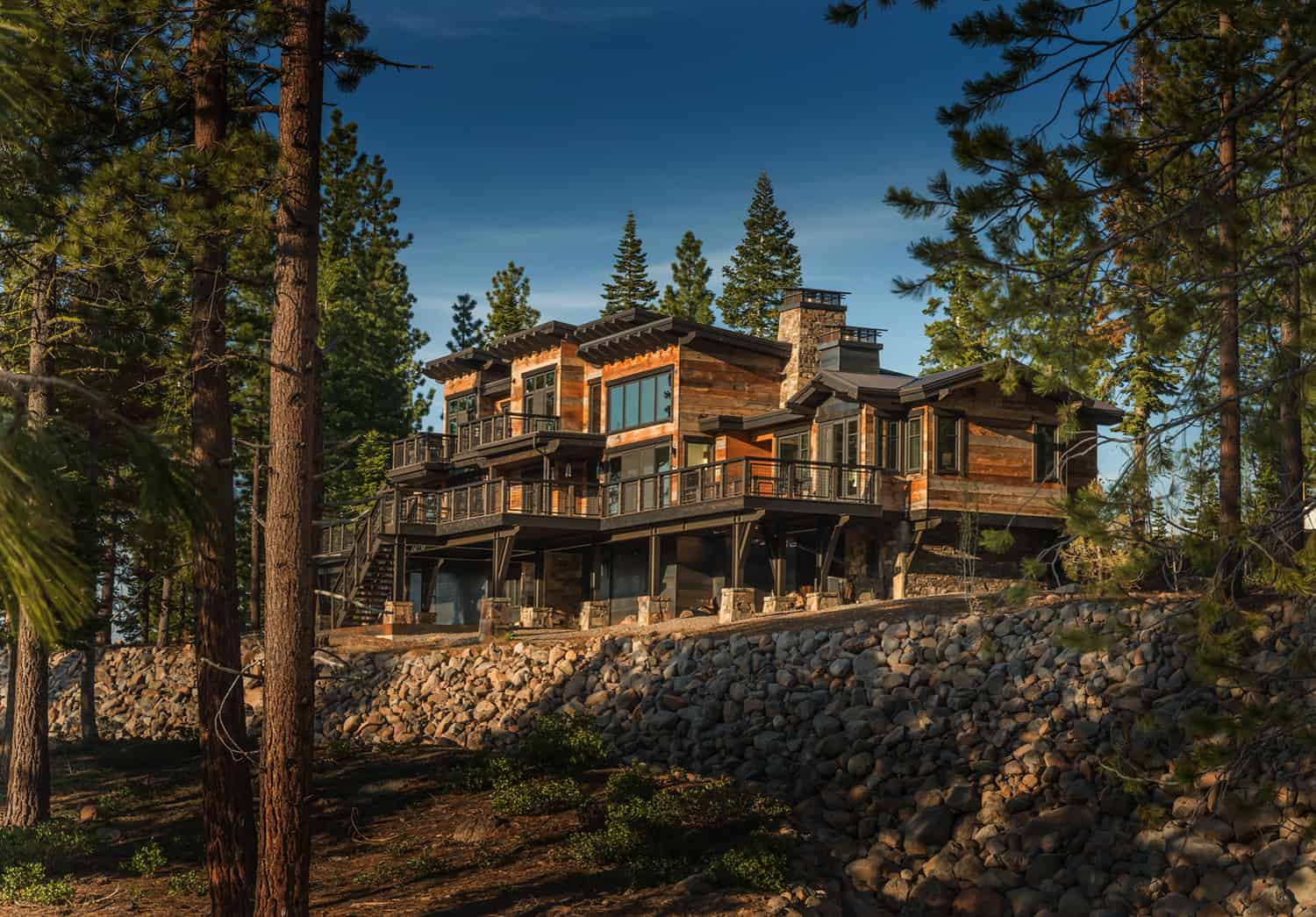 rustic-contemporary-mountain-home-exterior