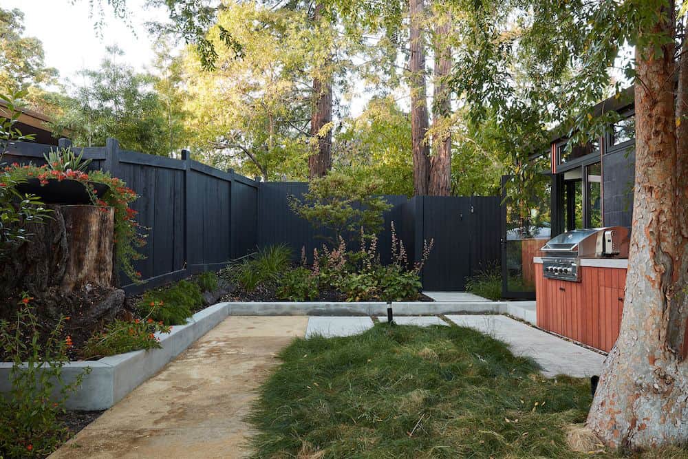 midcentury-modern-home-backyard-california