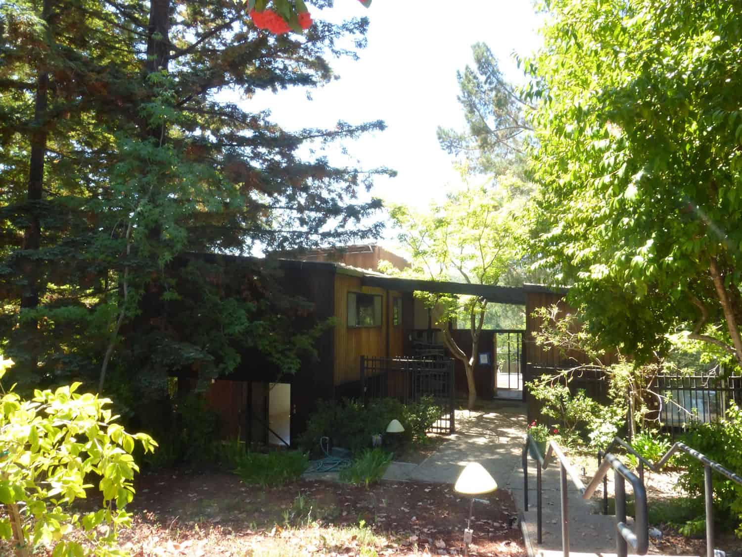 mid-century-modern-home-before-the-remodel