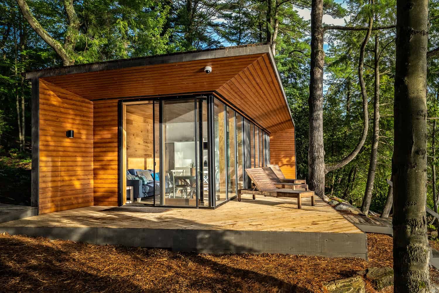 An amazing compact modern prefab cabin on Lake Muskoka, Canada