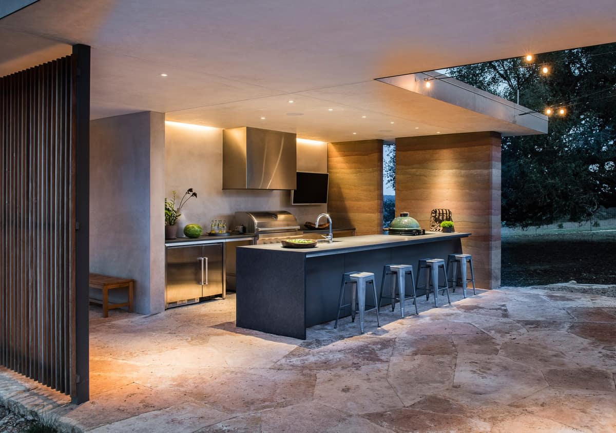 rammed-earth-home-patio-outdoor-grill