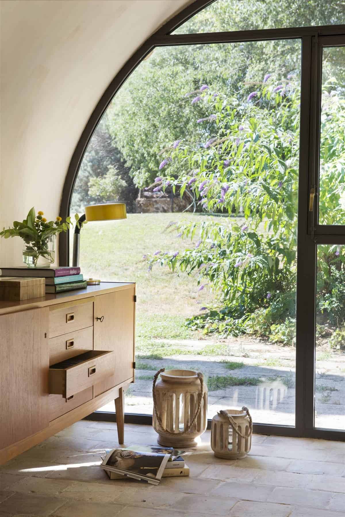 rustic-country-house-window