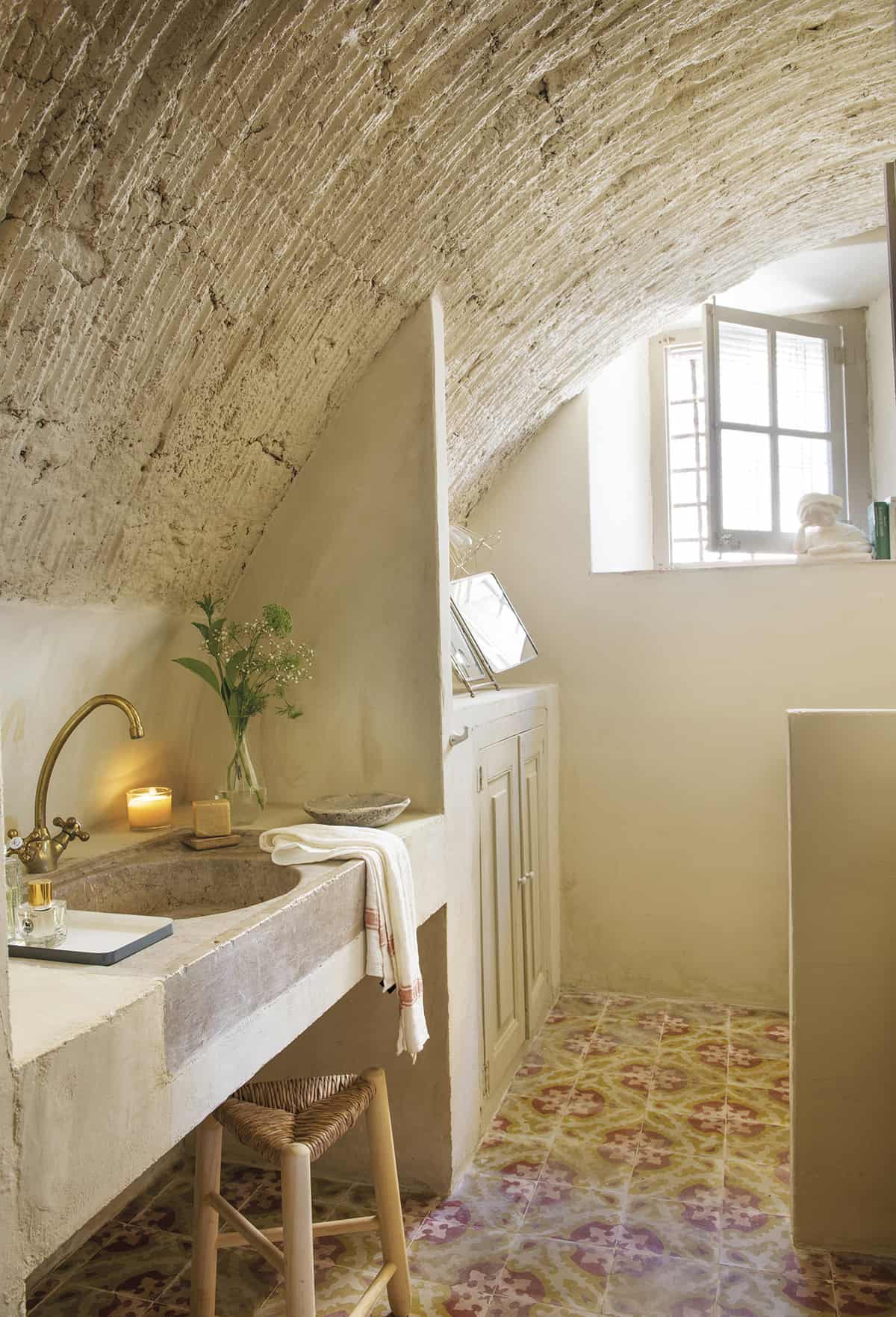 rustic-country-house-bathroom