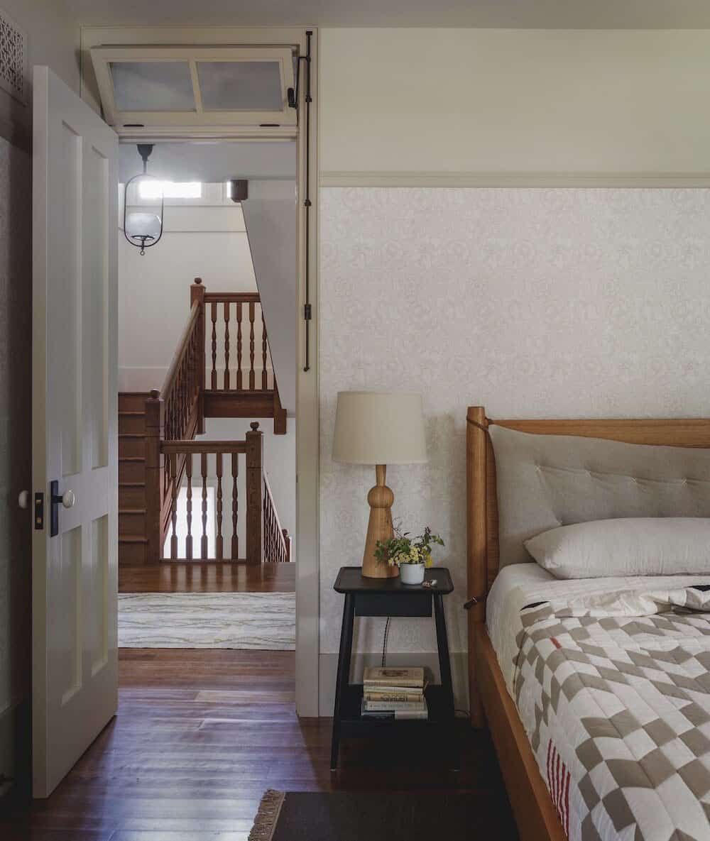 contemporary-farmhouse-style-bedroom