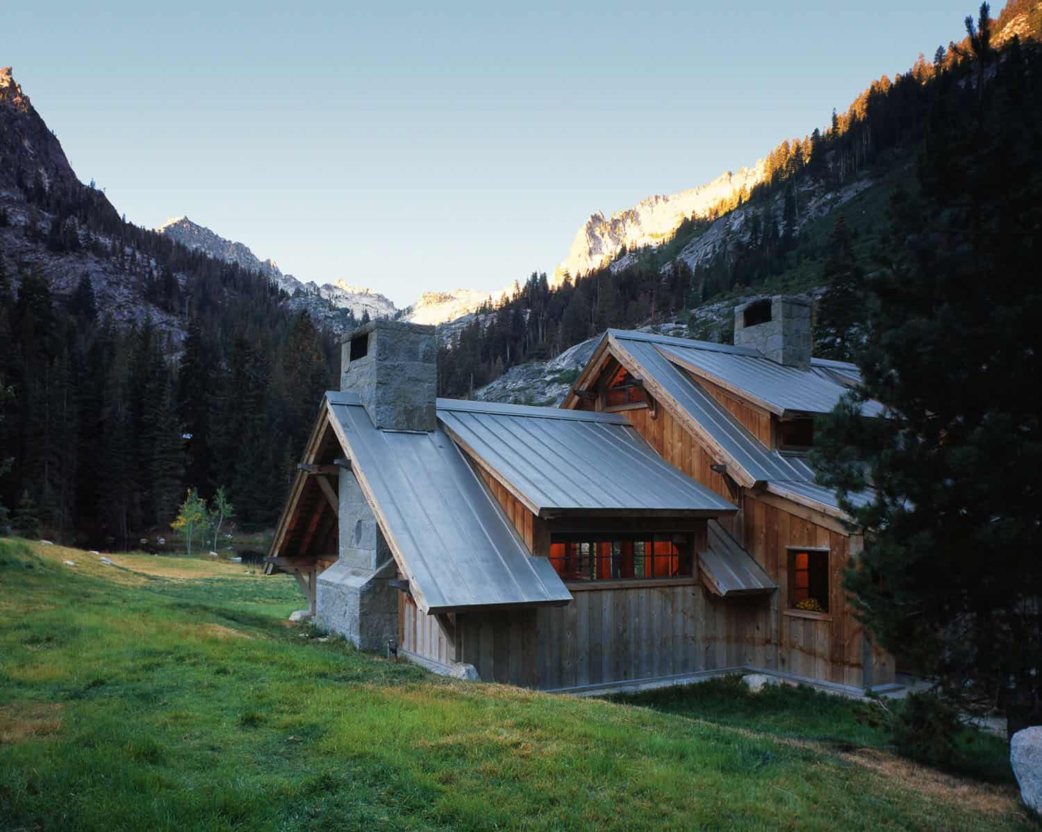 wilderness-mountain-cabin-exterior