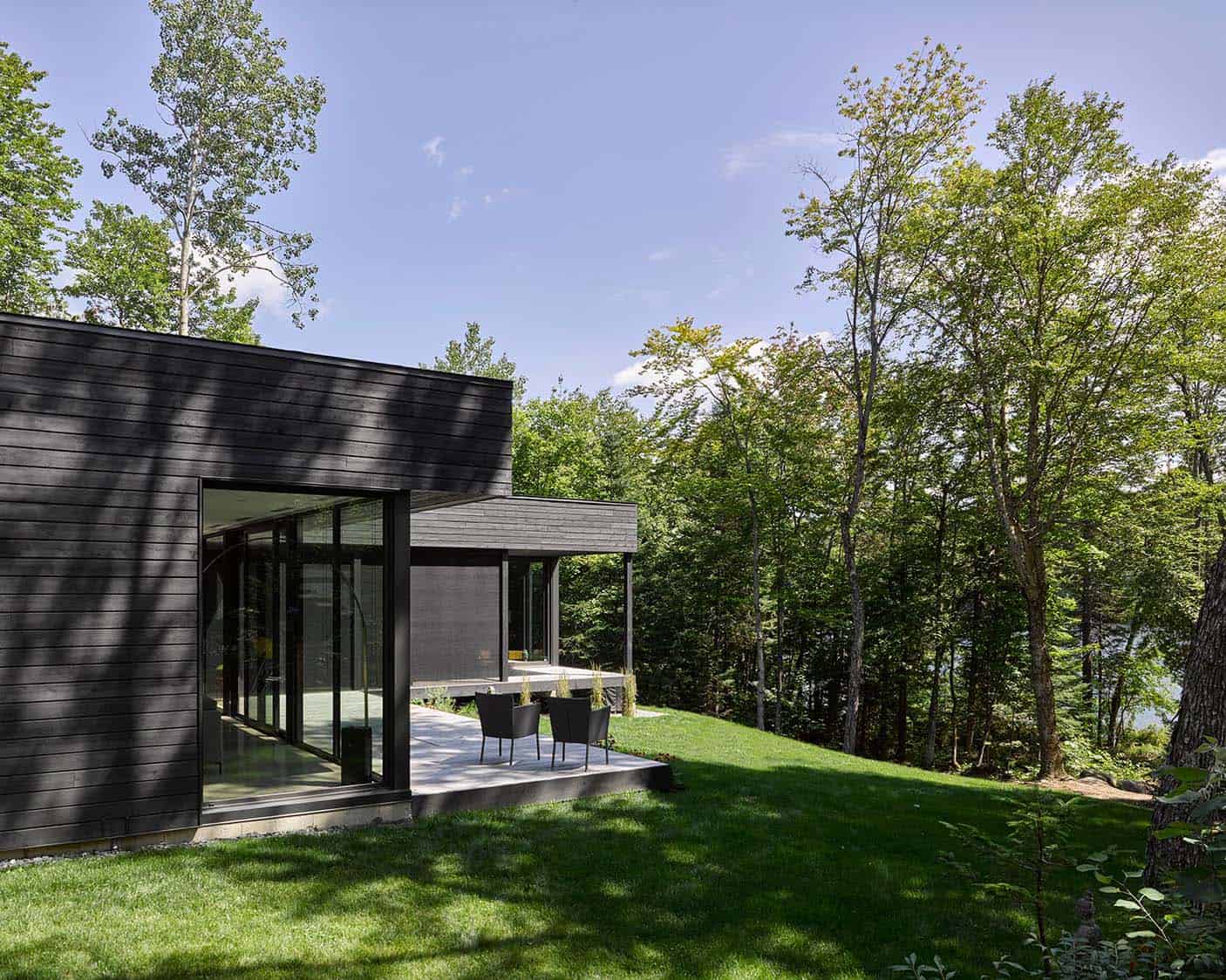 contemporary-lake-house-exterior