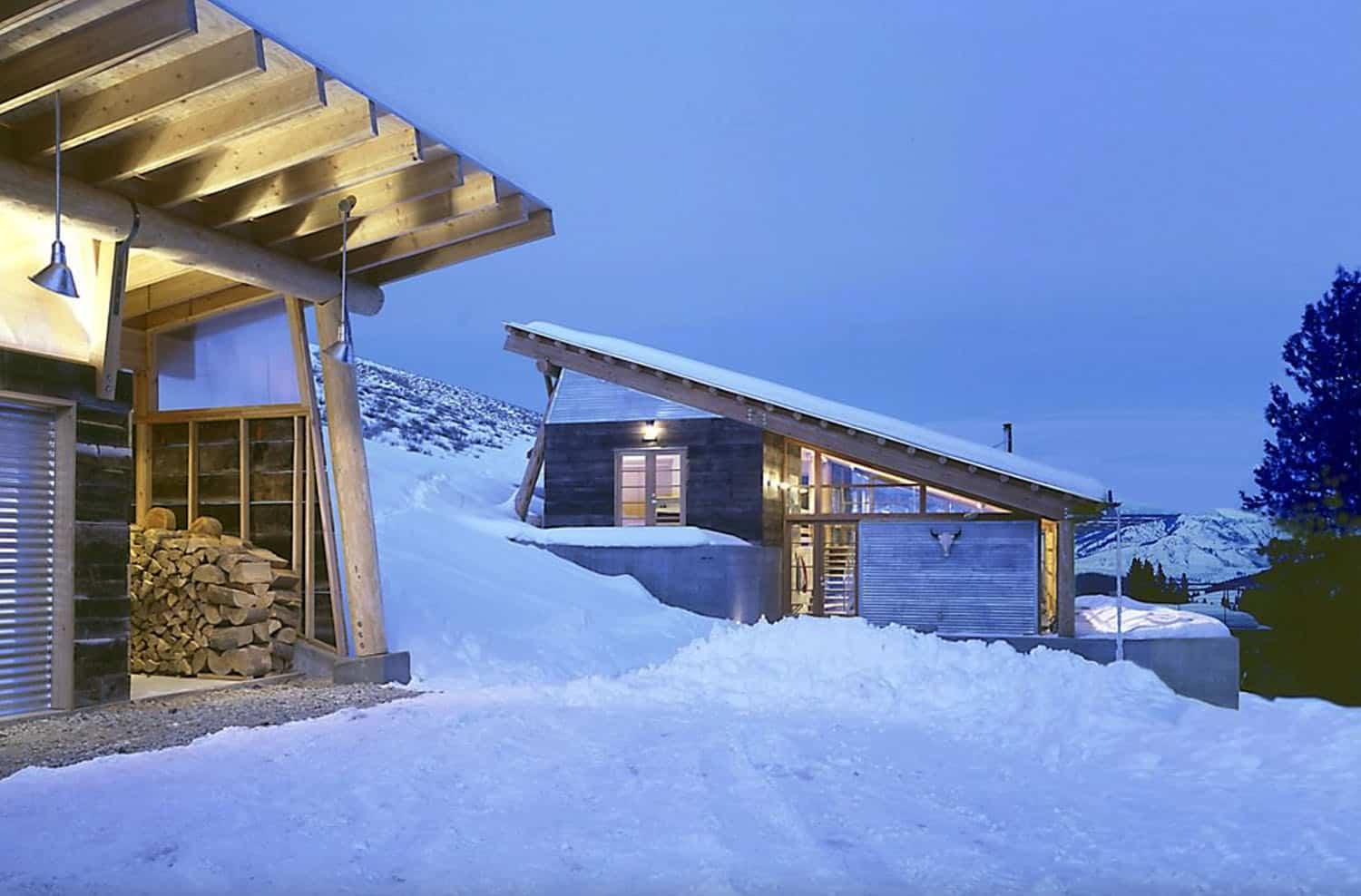 green-mountain-cabin-exterior-with-snow