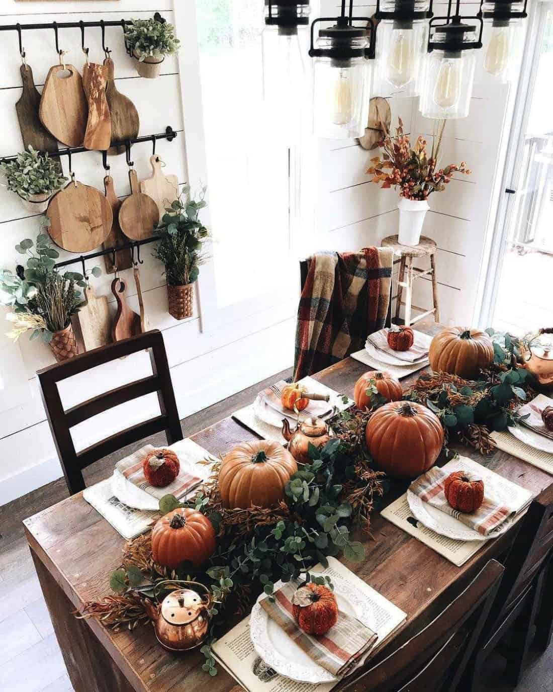 fall-decorated-dining-table