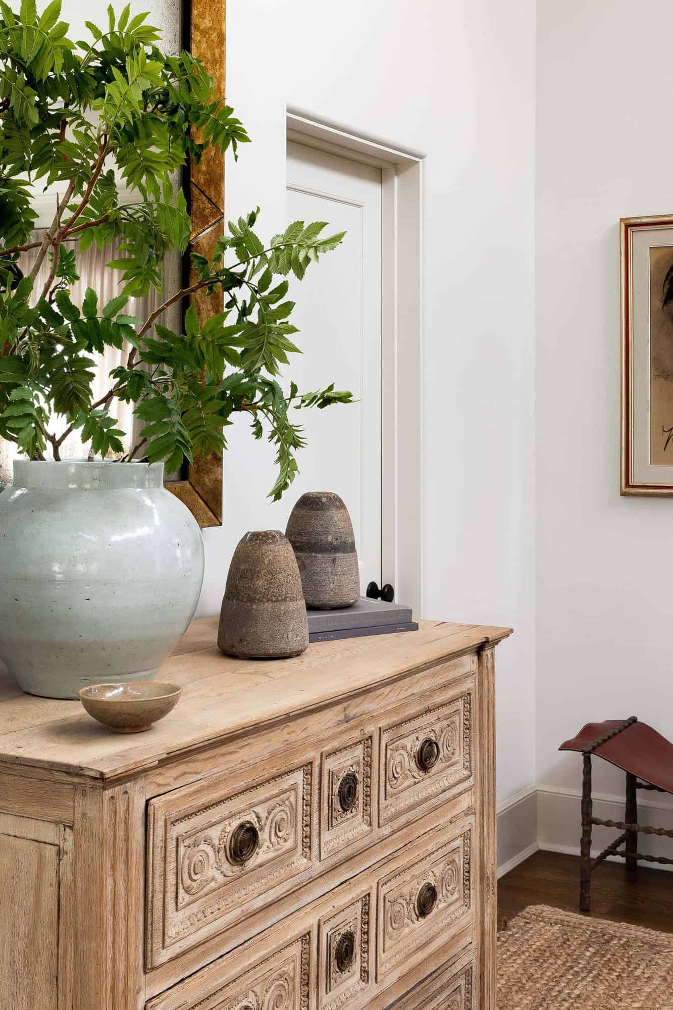 mediterranean-style-home-entry-console-table
