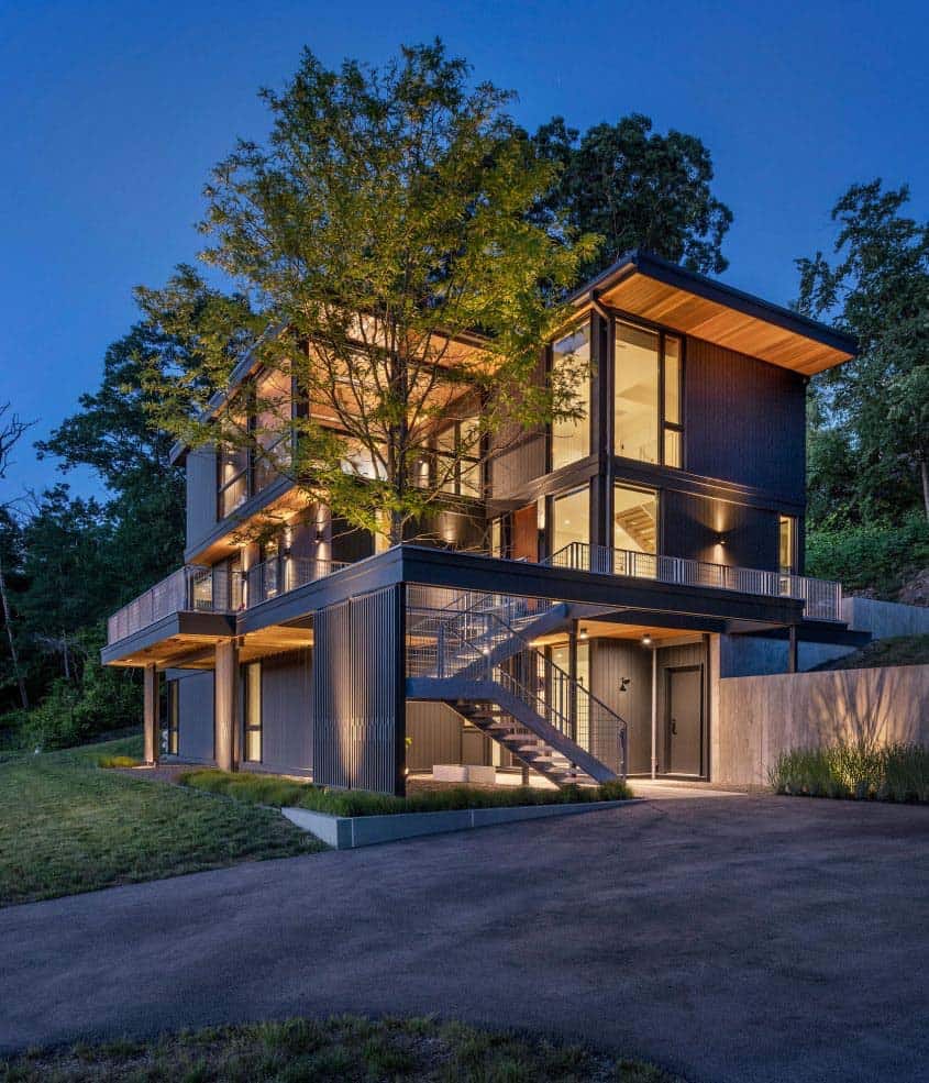 modern-river-house-exterior-dusk