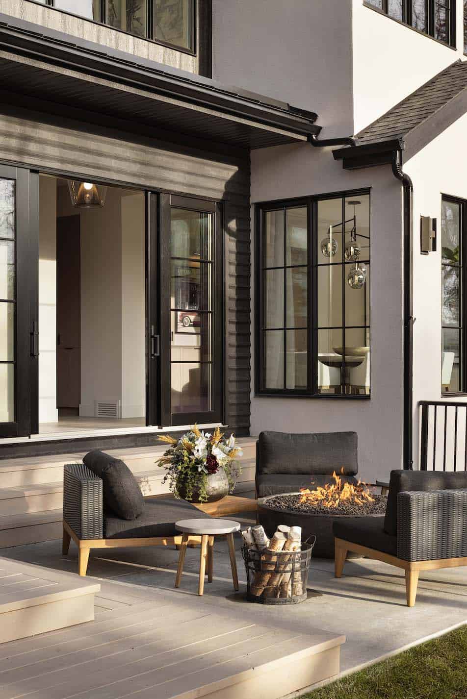 modern-coastal-style-home-patio