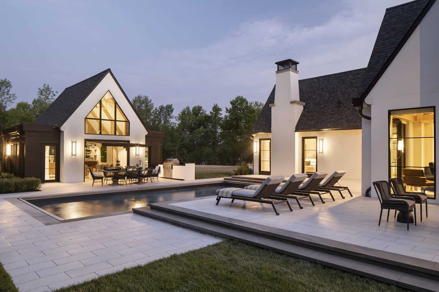 modern-european-luxury-home-exterior-night