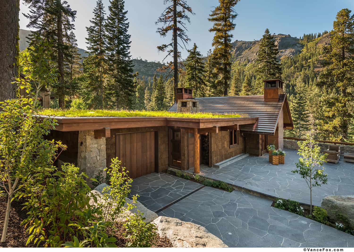 midcentury-modern-mountain-home-exterior