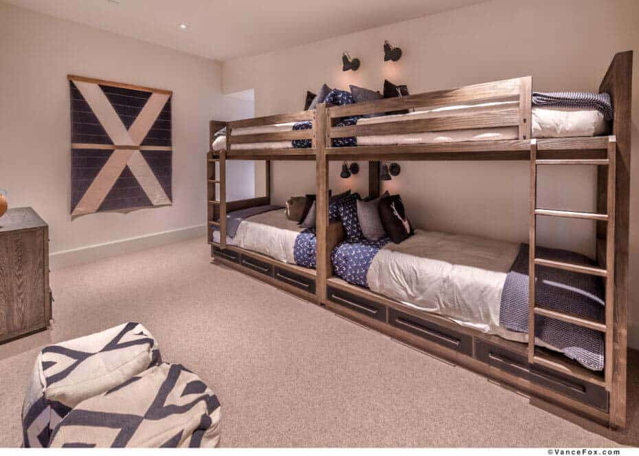 mountain-contemporary-home-bunk-bedroom