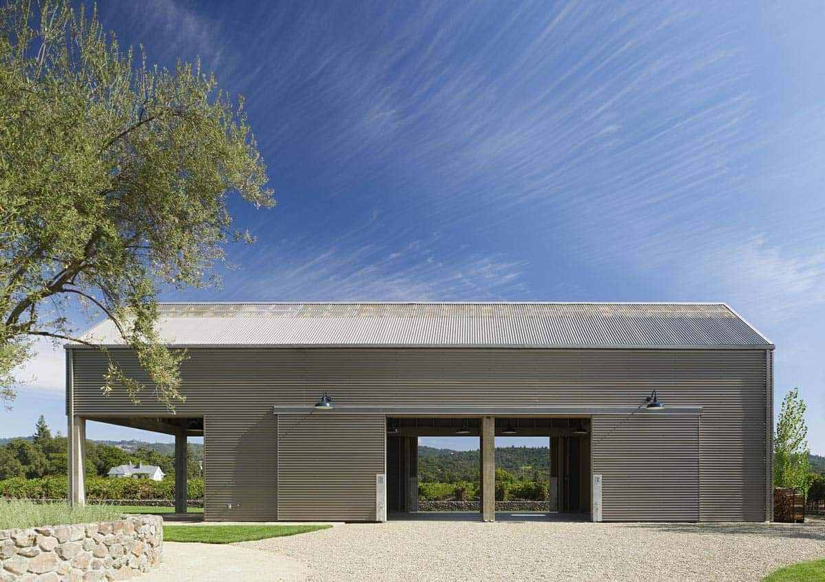 farmhouse-style-vineyard-home-exterior