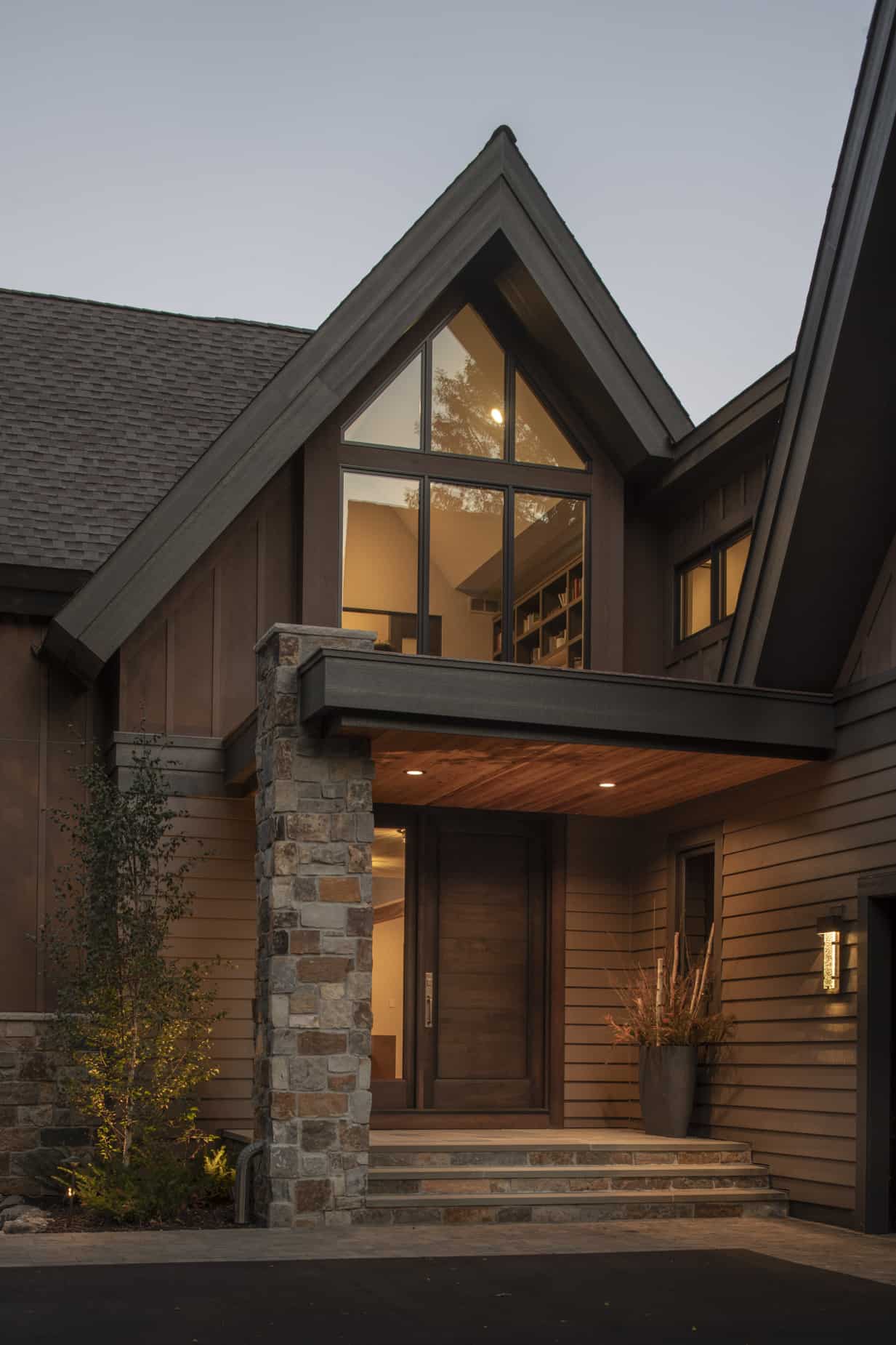 rustic-contemporary-lake-house-exterior