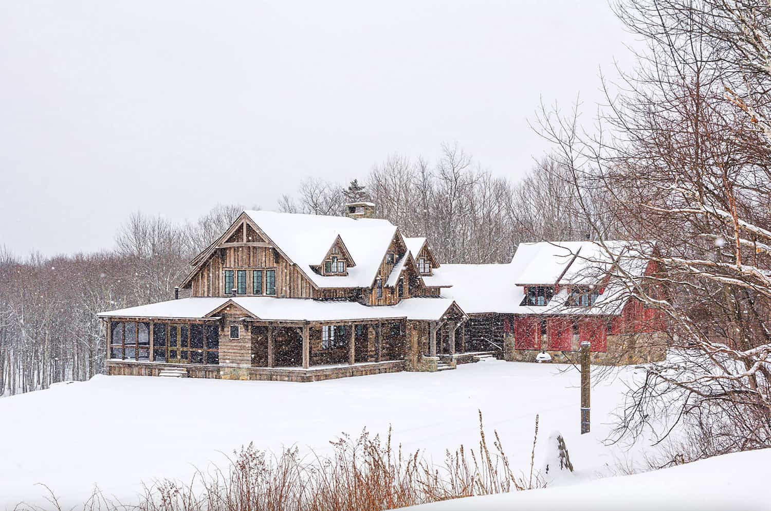 rustic-mountain-house-exterior-with-snow