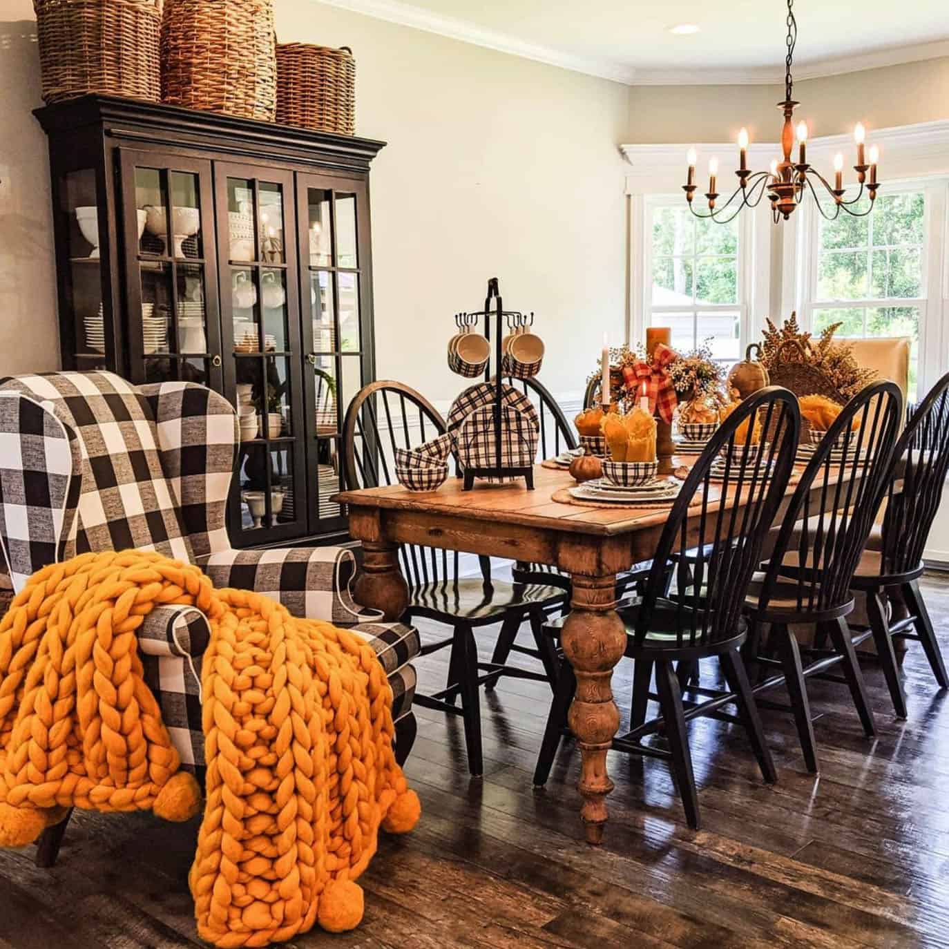 farmhouse-fall-decorated-dining-table