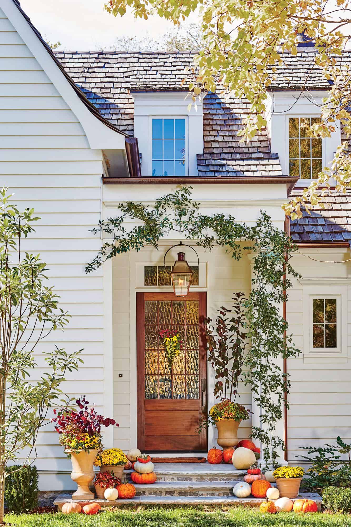 cottage-style-family-home-entry