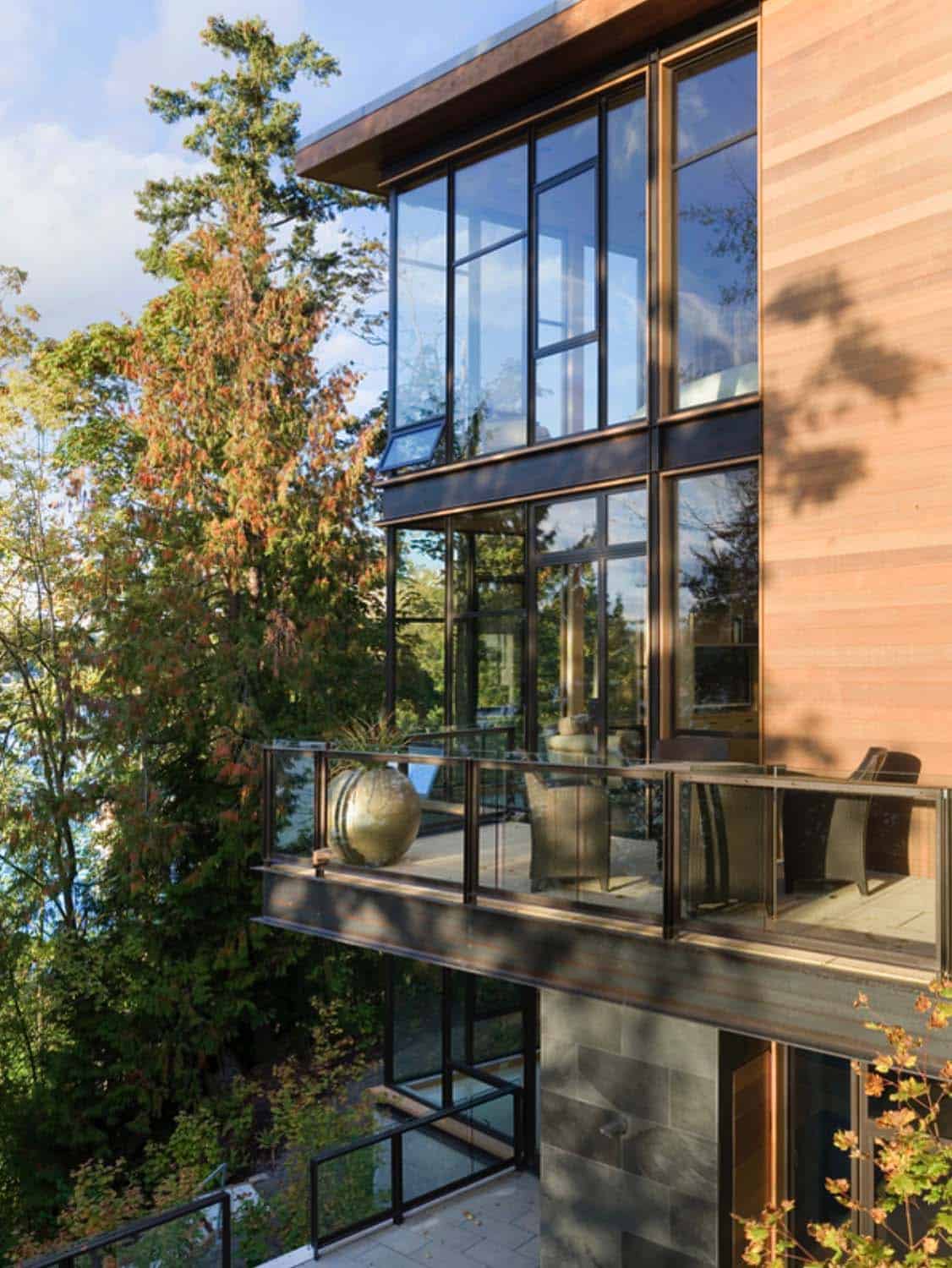contemporary-home-exterior-lake-washington