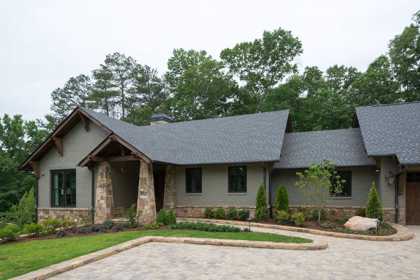 contemporary-ranch-style-house-exterior