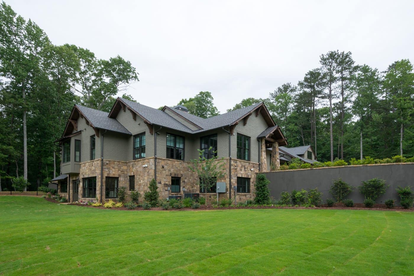 contemporary-ranch-style-house-exterior