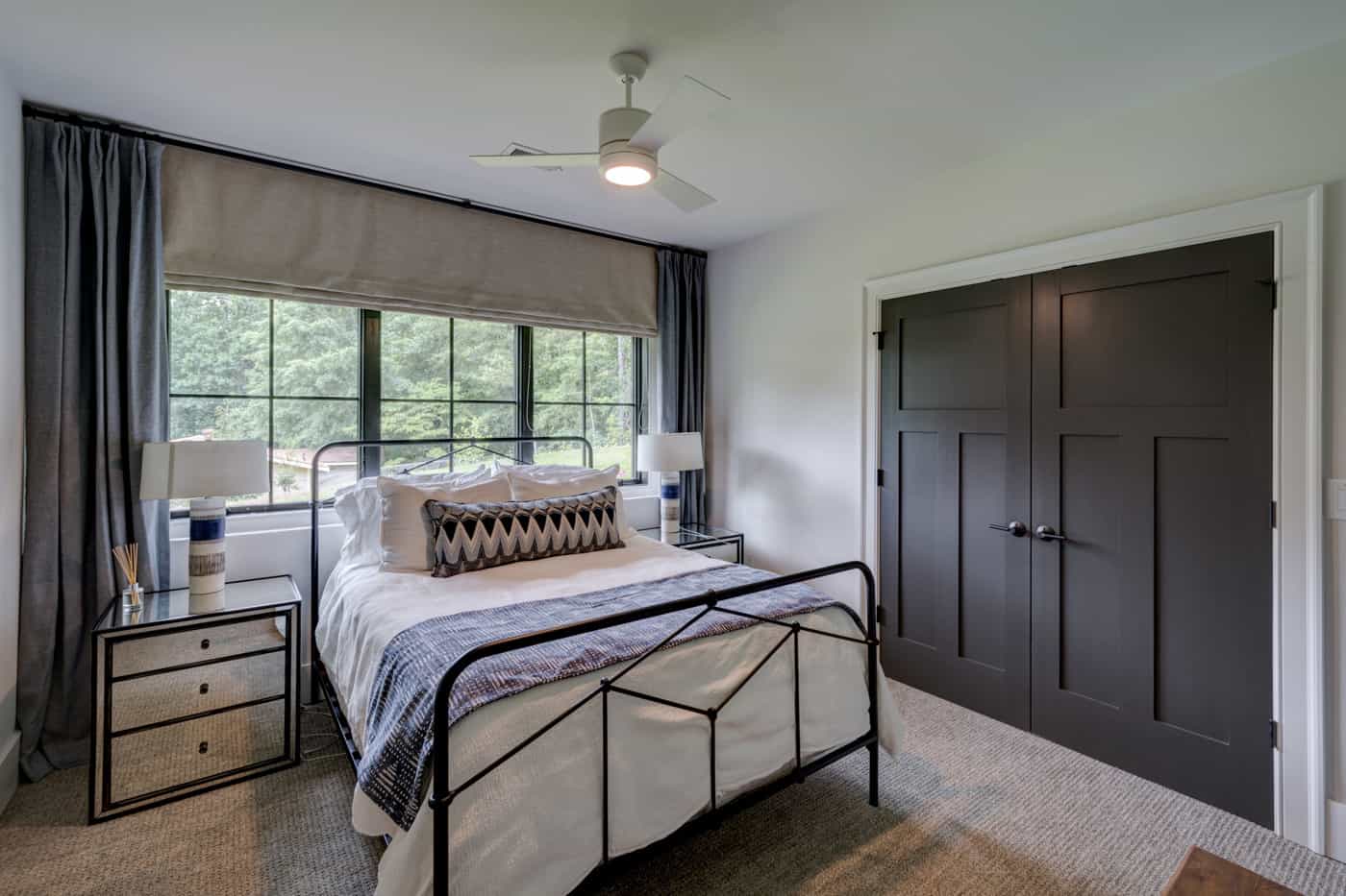 contemporary-ranch-style-bedroom