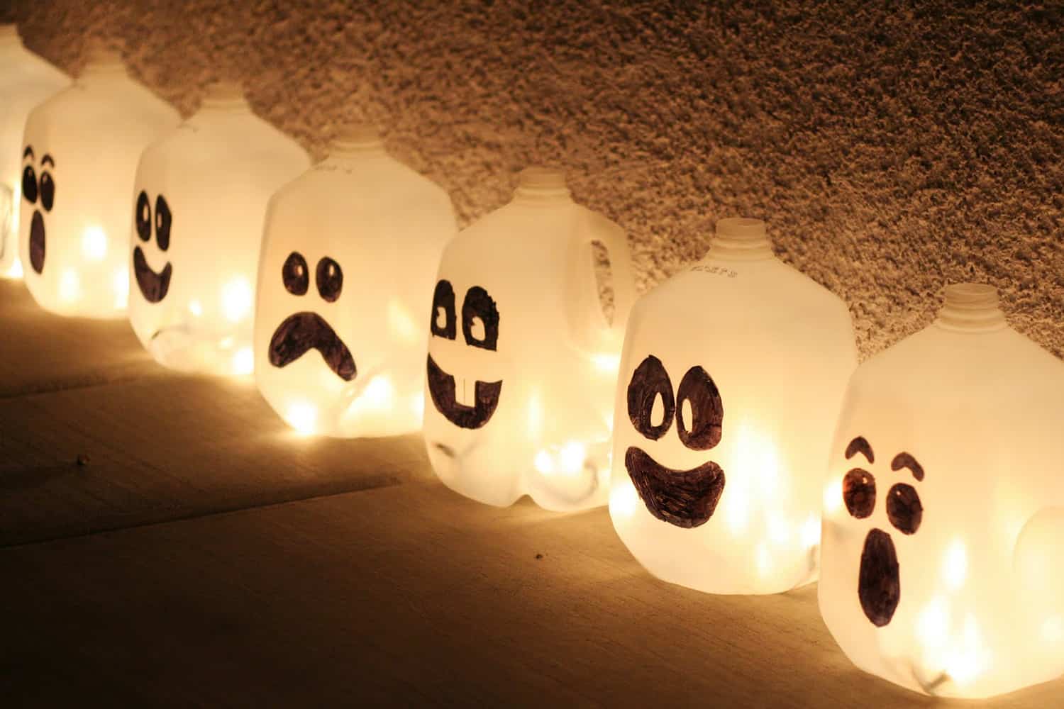 spooky-spirit-jug-outdoor-halloween-decor