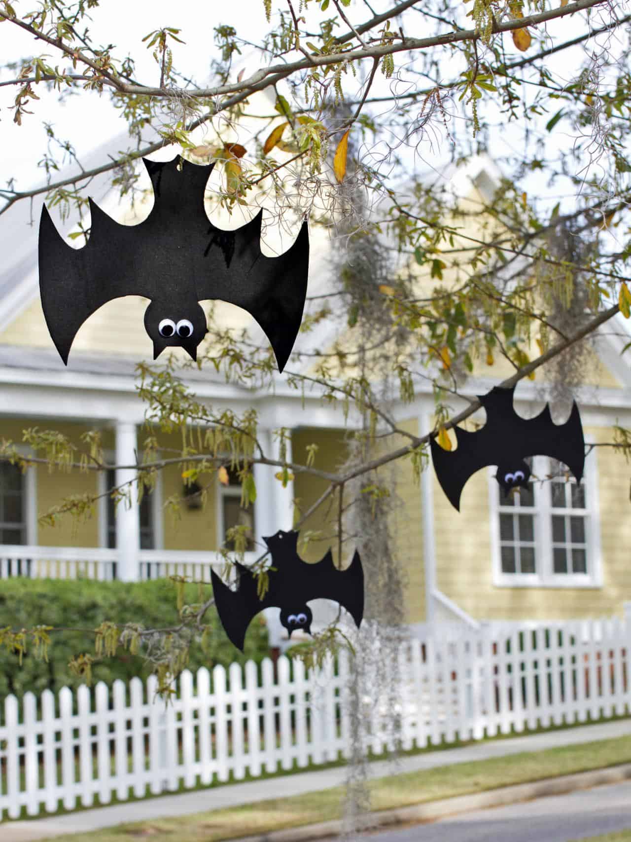 halloween-hanging-foam-bats-outdoor-craft