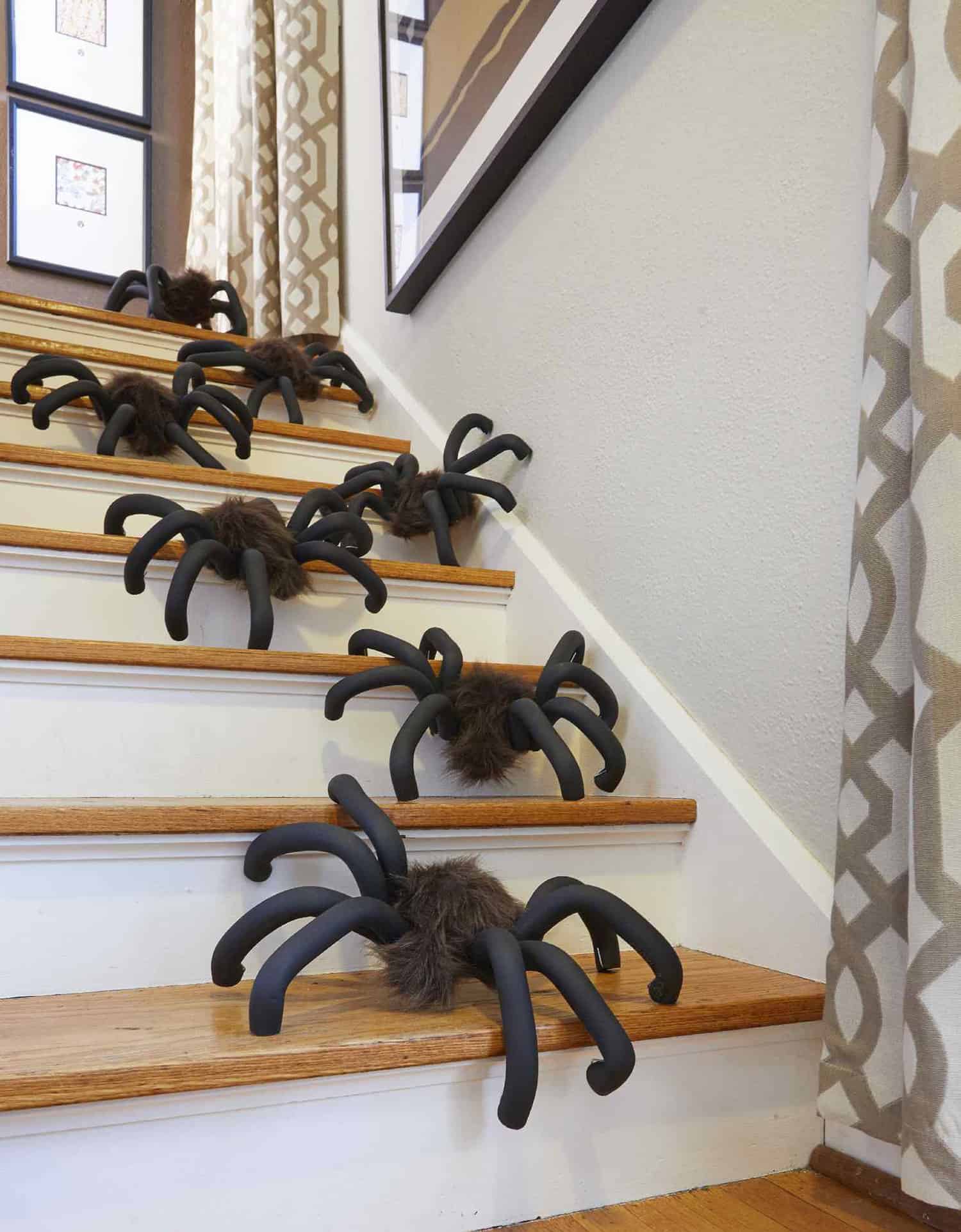 oversize-faux-spiders-best-diy-halloween-decorations