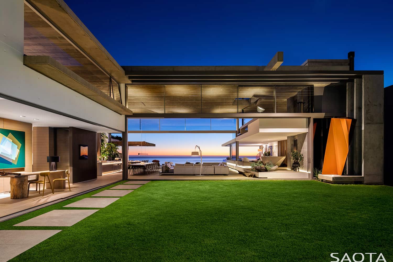 modern-beach-house-exterior-dusk