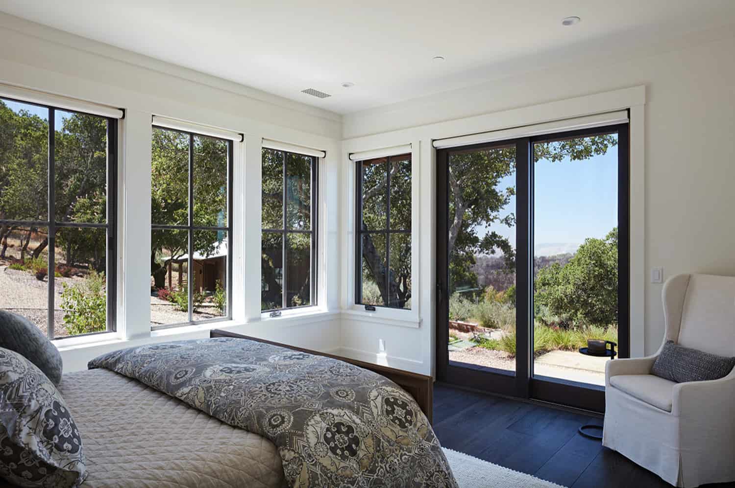 sonoma-wine-country-farmhouse-guest-cottage-bedroom