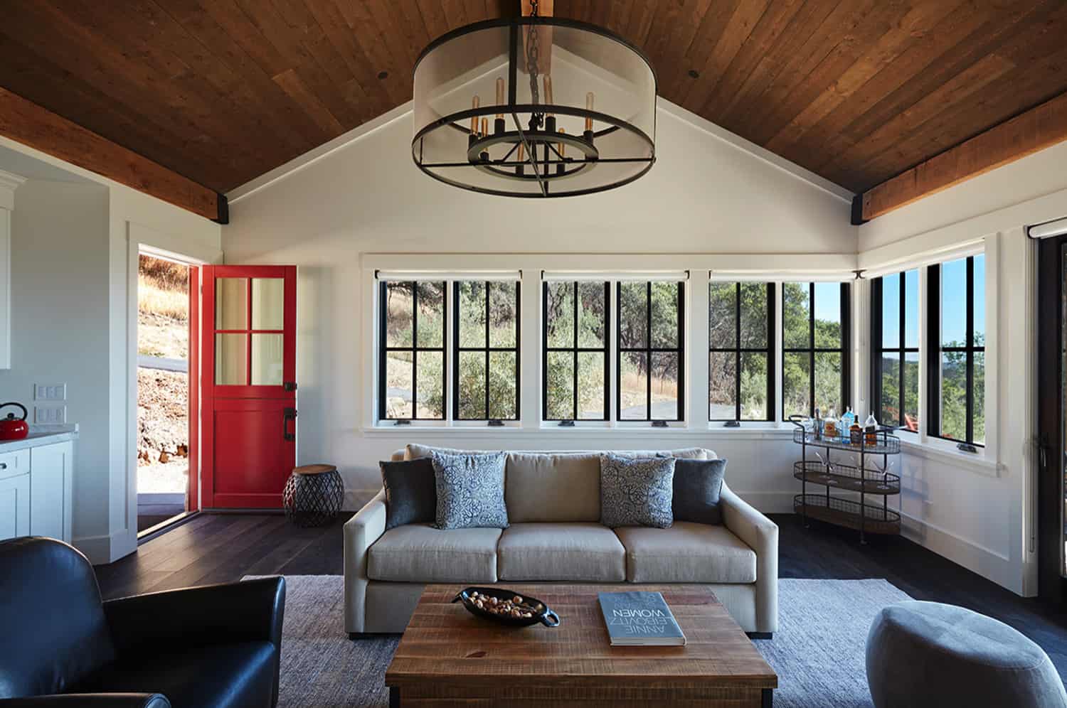sonoma-wine-country-farmhouse-guest-cottage-family-room