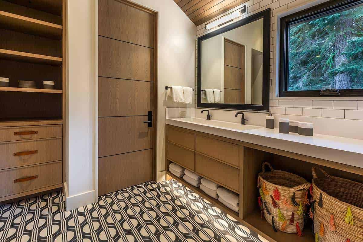 mountain-contemporary-bathroom