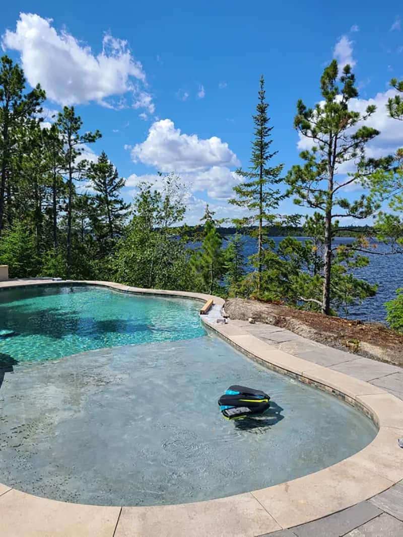 mountain-modern-style-home-pool