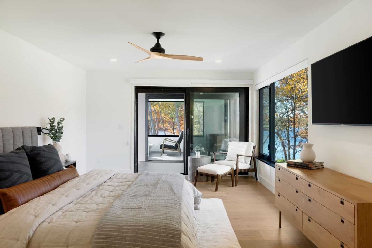 mountain-modern-style-bedroom
