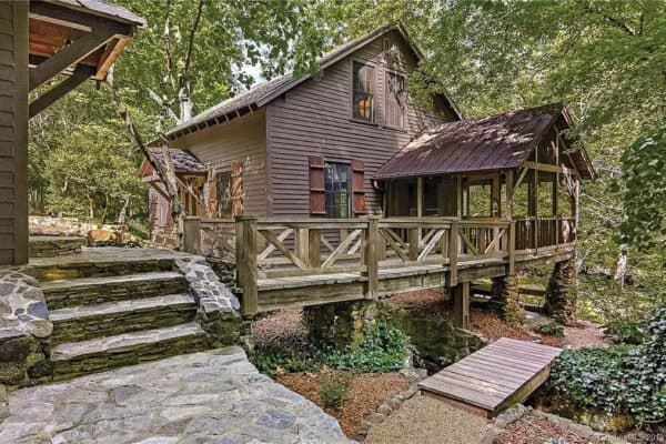 featured posts image for 1835 sawmill turned into charming home in the North Carolina wilderness