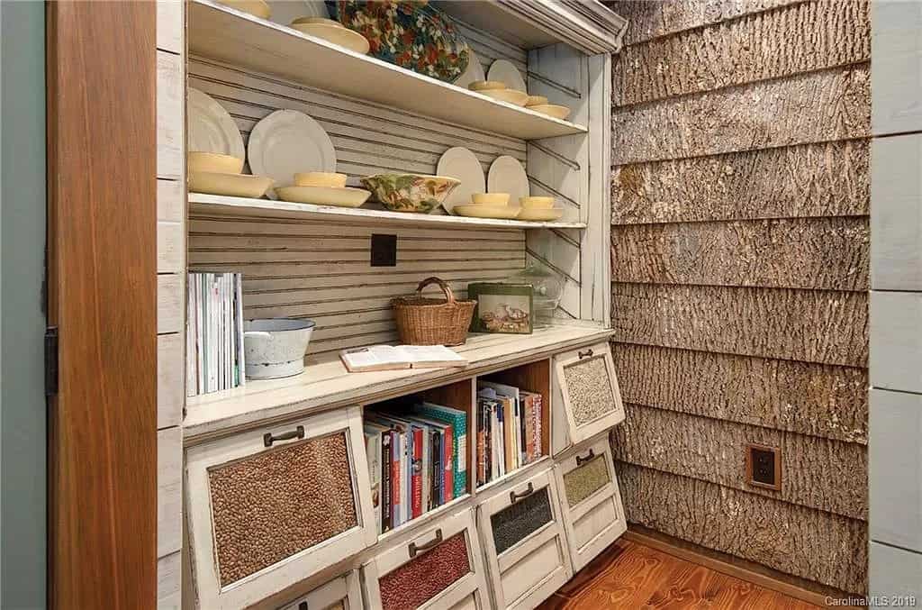 rustic-kitchen-pantry