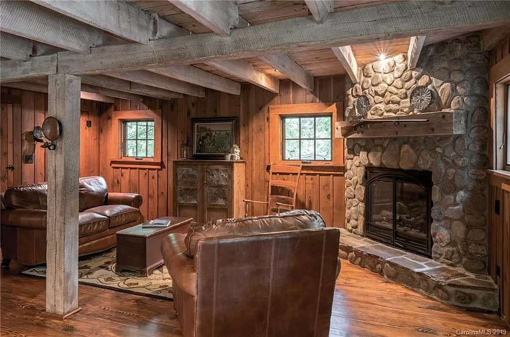 rustic-guest-house-family-room