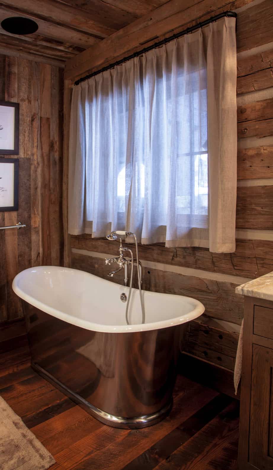rustic-bathroom-soaking-tub